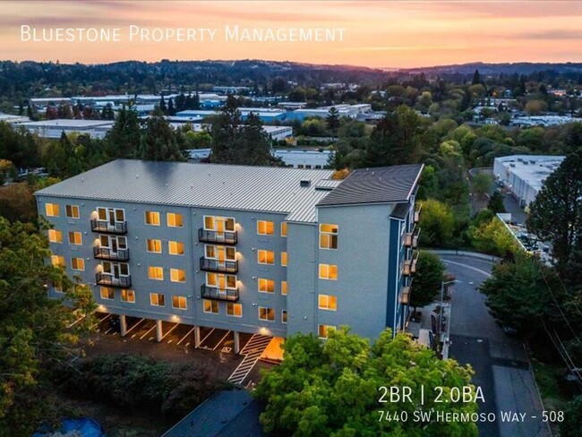 Building Photo - Top Floor - Move-in Ready