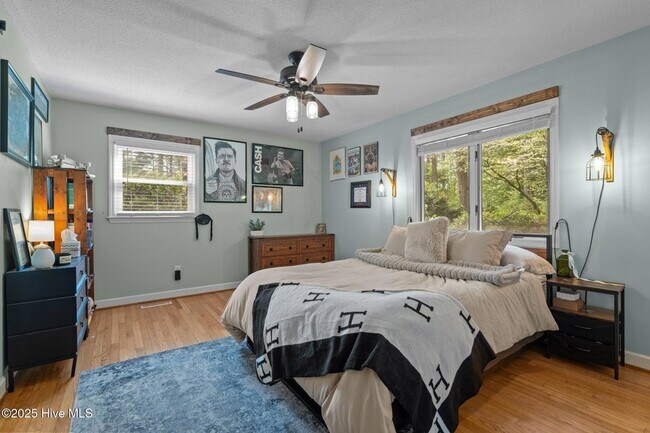 Building Photo - 185 Pine Ridge Dr