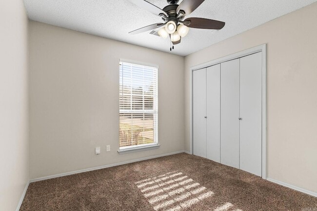 Building Photo - 10 Meadow Ridge Loop