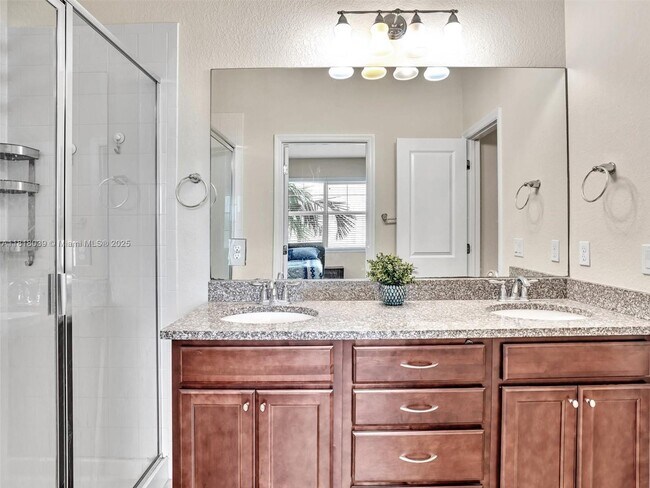 Building Photo - 3976 Poinciana Ln