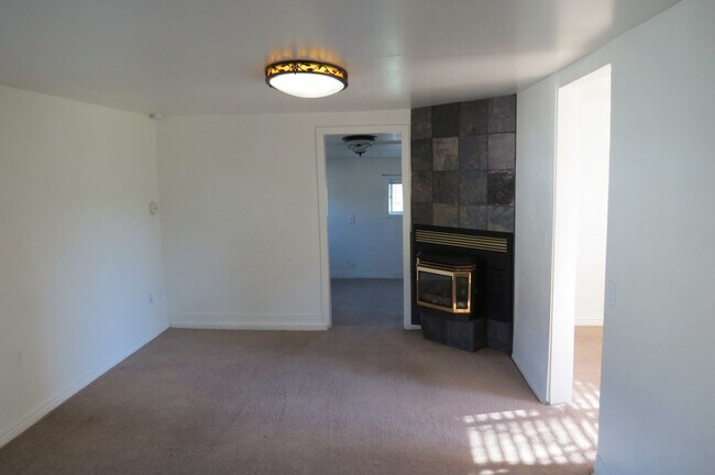 Building Photo - 2105 3rd Ave