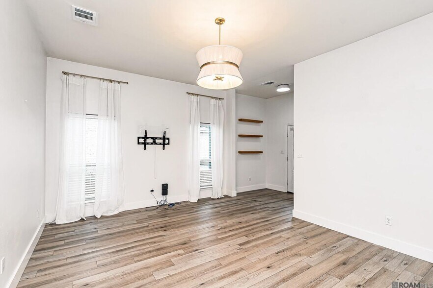 Building Photo - 15484 Oakstone Dr