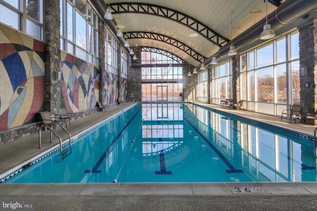 Building Photo - 2593 Eastbourne Dr