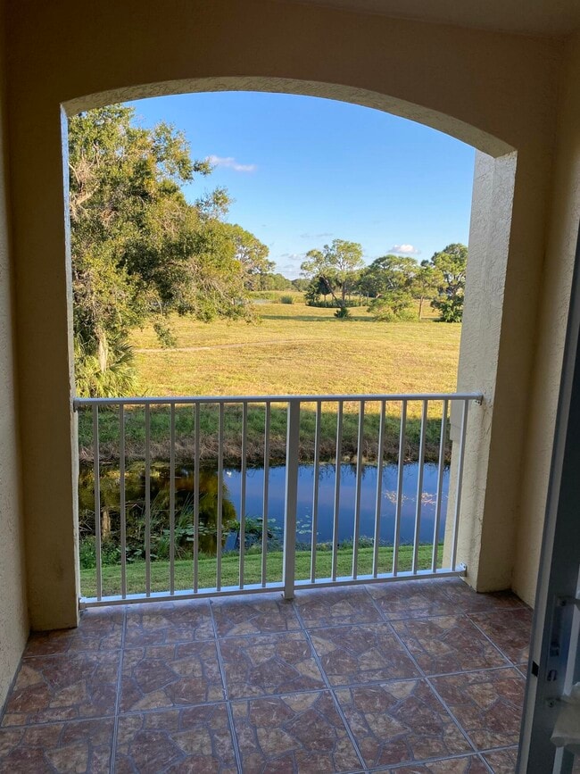 Building Photo - 2080 Greenview Shores Blvd