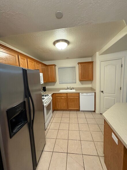 Building Photo - 1217 W 110 N