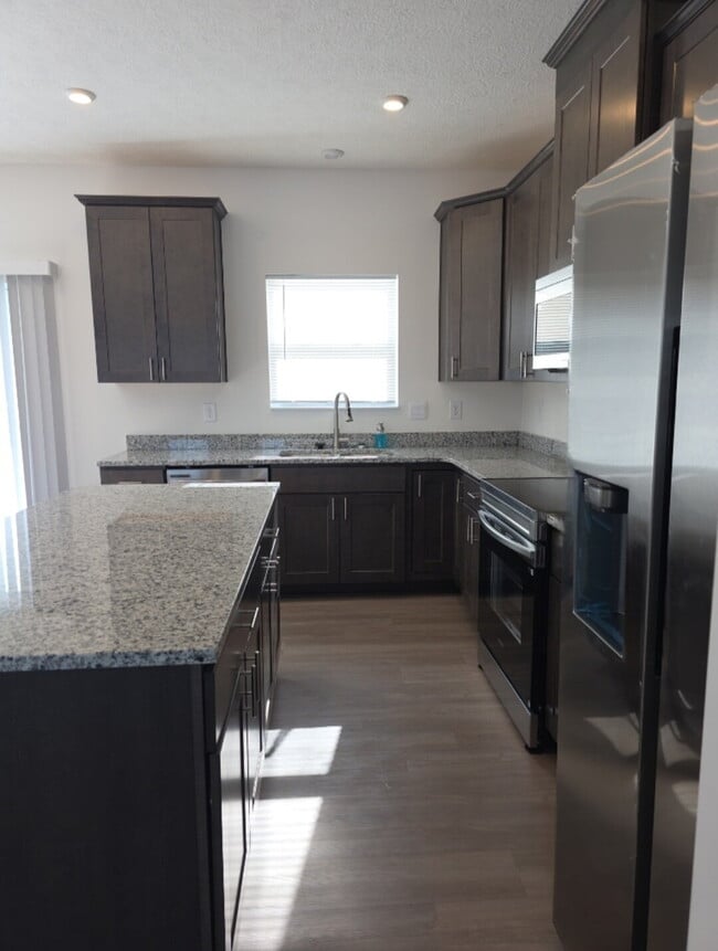 Building Photo - "Spacious 3-Bedroom Townhouse with 2.5 Baths in Columbus – 1856 Sq. Ft. of Comfort and Style!"