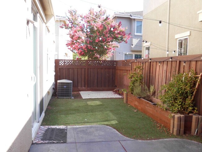 Building Photo - 207 Coulter Way