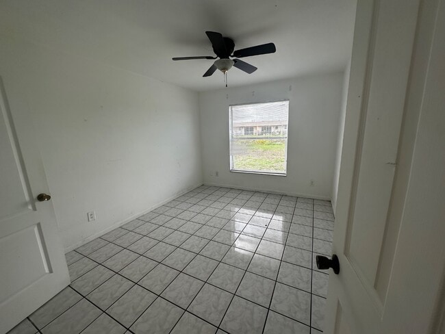 Building Photo - 1157 S Loop Blvd