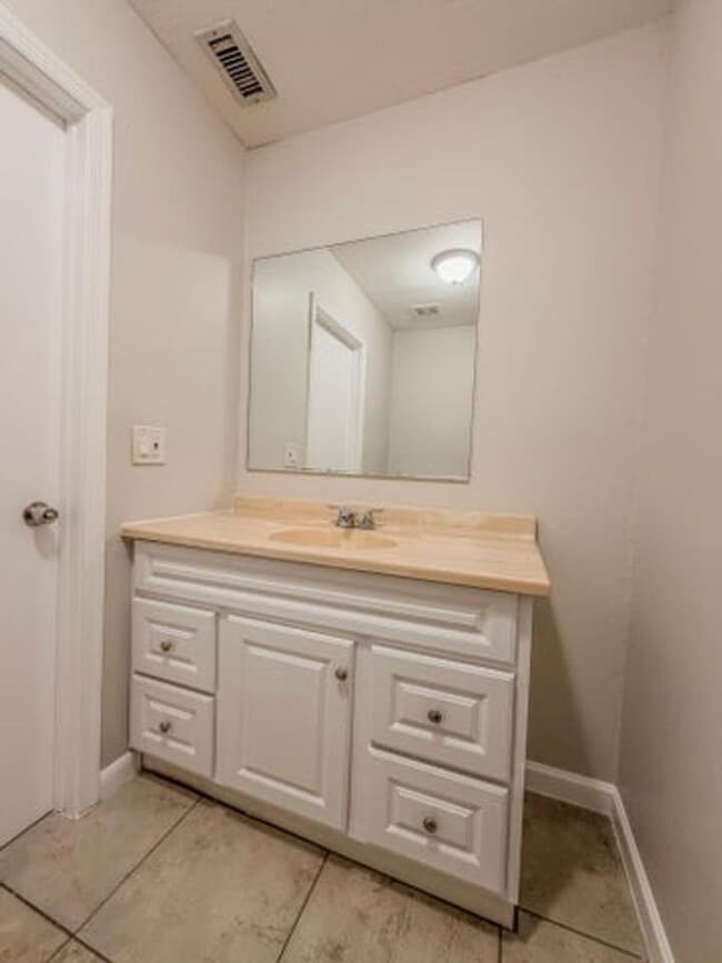 Building Photo - 1913 N Congress Ave