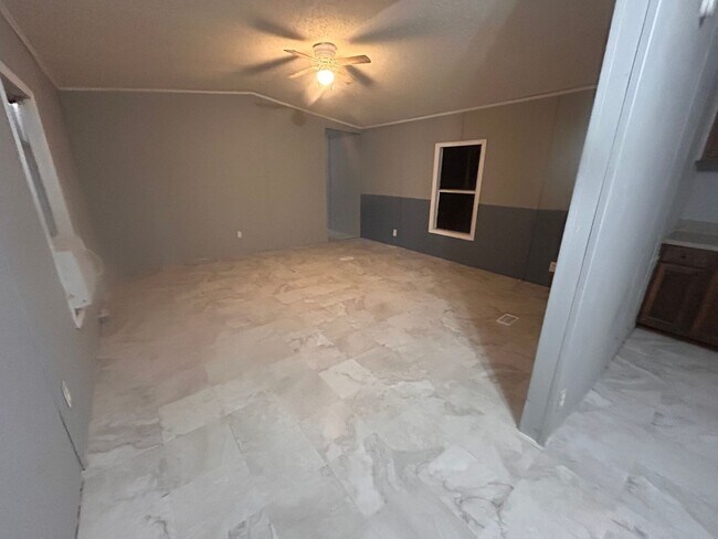Building Photo - 186 Riverbend Dr