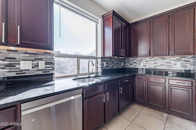 Building Photo - 2943 E Quiet Hollow Ln