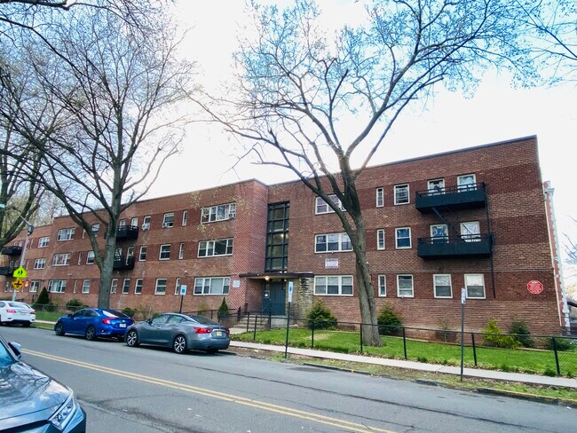 Primary Photo - 68 Elmwood Ave