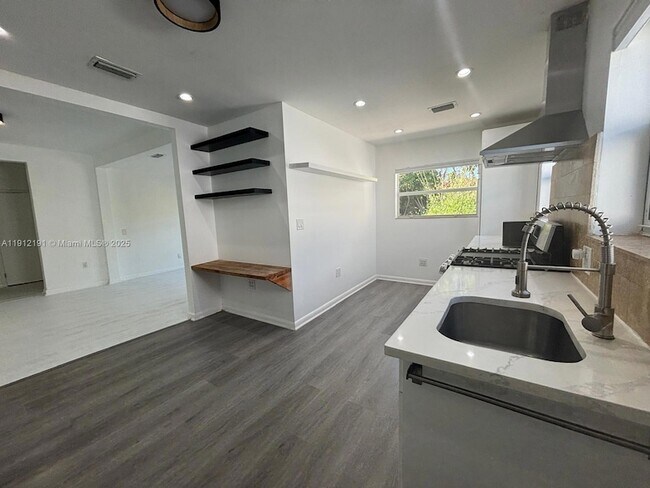 Building Photo - 9324 Byron Ave