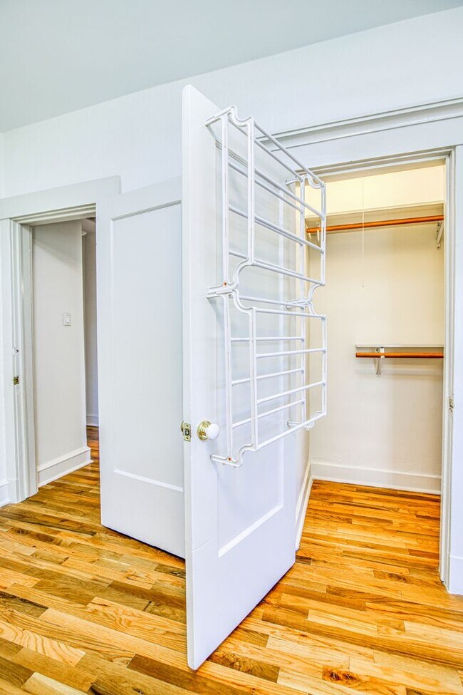 Building Photo - Manhattan Heights Historic District Gorgeo...
