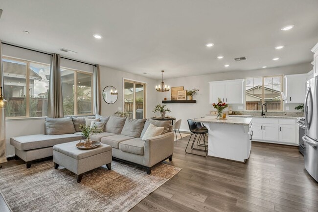 Building Photo - Newer Home on Large Corner Lot with Lots of Natural Light!