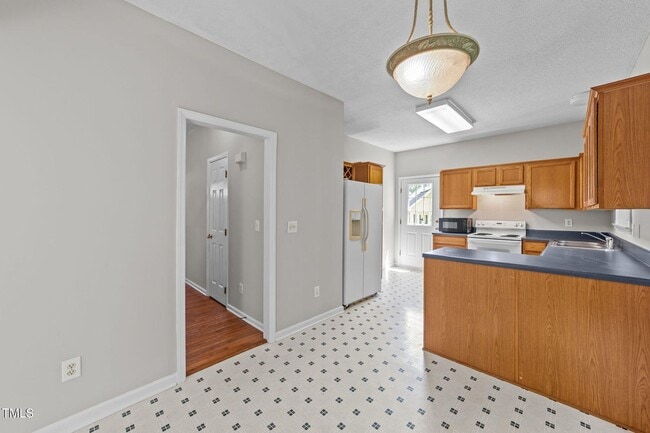 Building Photo - 108 Tarlow Ct