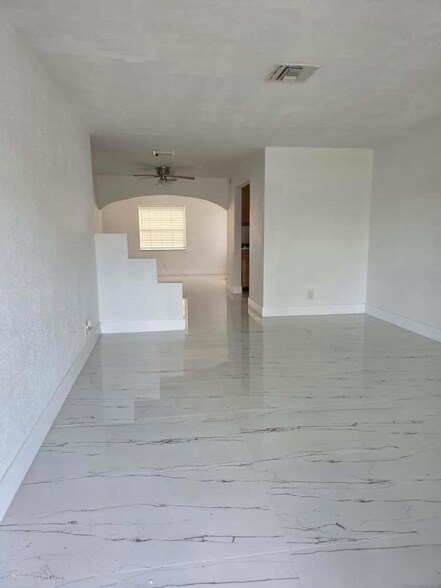 Building Photo - 364 NW 2nd Ct