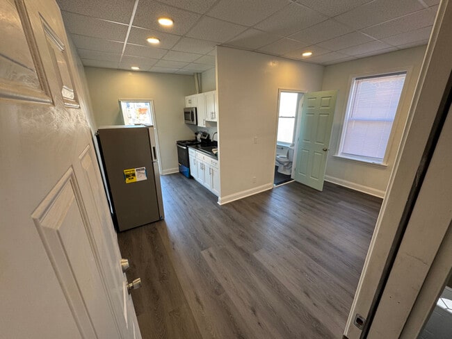 Building Photo - 1527 Tasker St