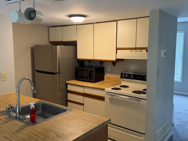 Building Photo - 120 Whitburn Pl