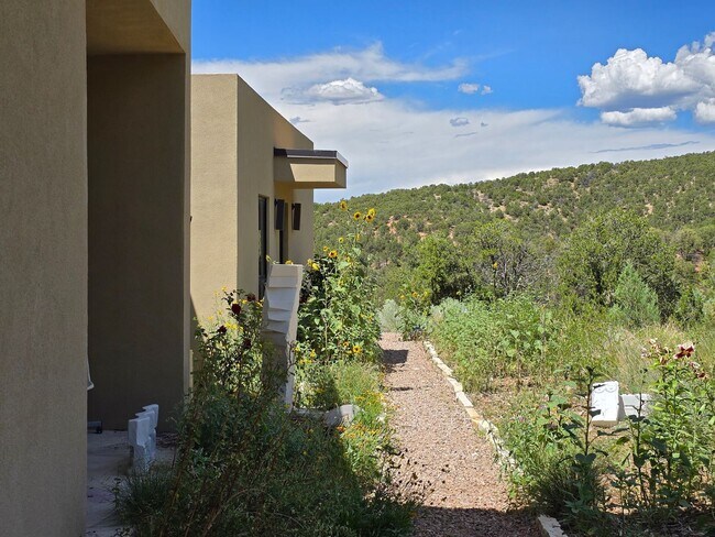 Building Photo - 2618 Summit Ct