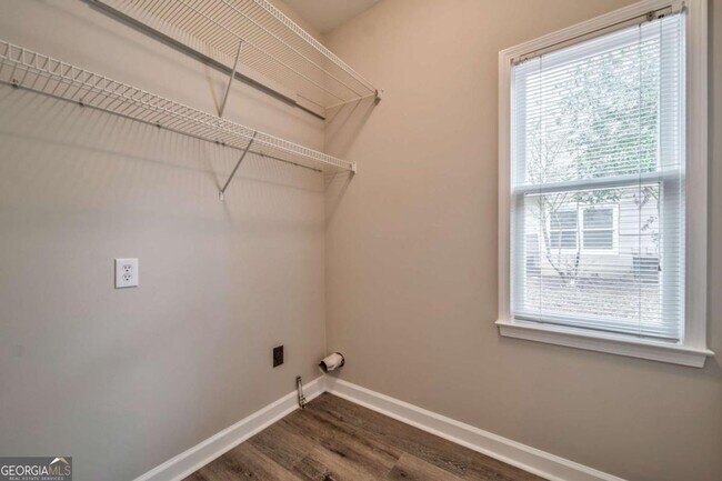 Building Photo - 2011 Town Lake Hills W