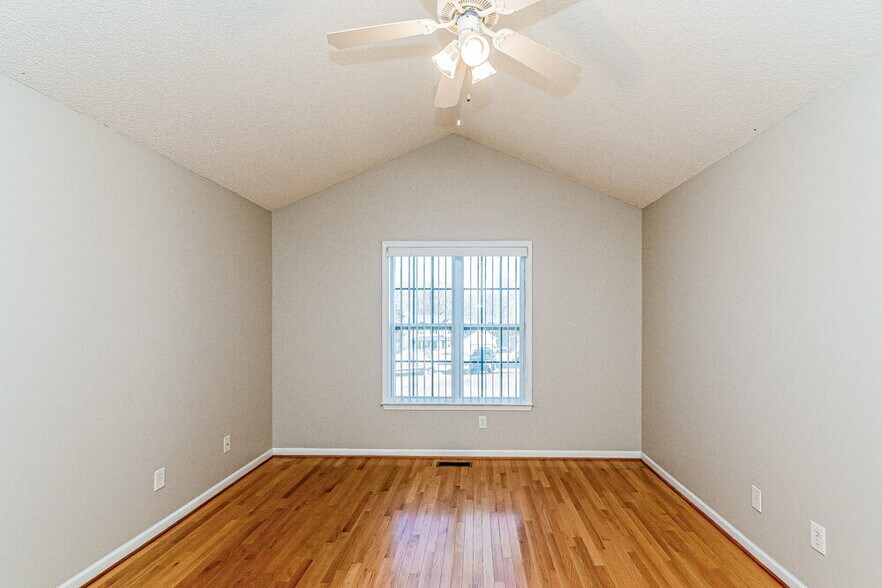 Building Photo - 1041 Blue River Farm Dr