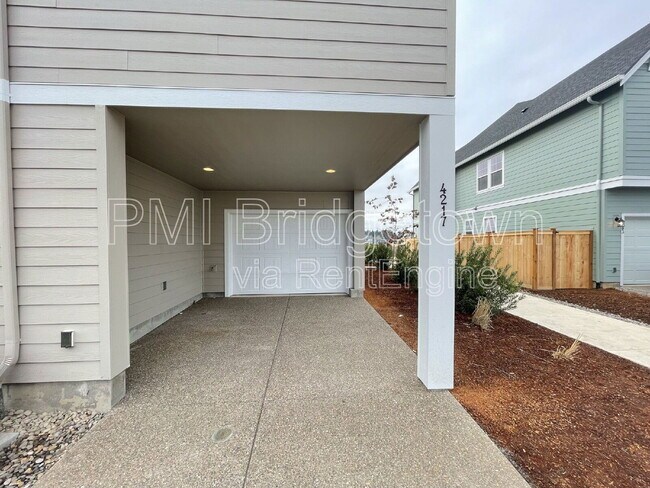 Building Photo - 4217 SE Fortress Ln