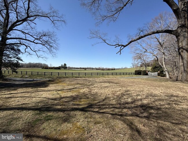 Building Photo - 12111 E Gate Ln