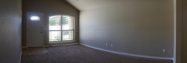 Building Photo - 506 Sladecek Dr