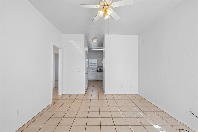 Building Photo - 1021 Shady Creek Cir