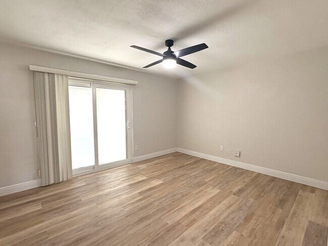 Building Photo - Stunning Beachside Townhome in Port Orange!