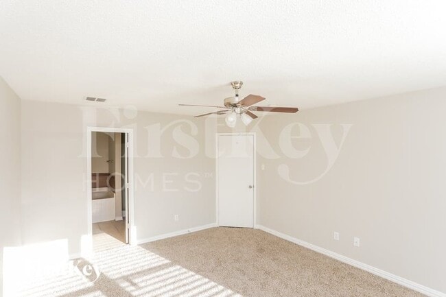 Building Photo - 1610 Cliffbrook Dr