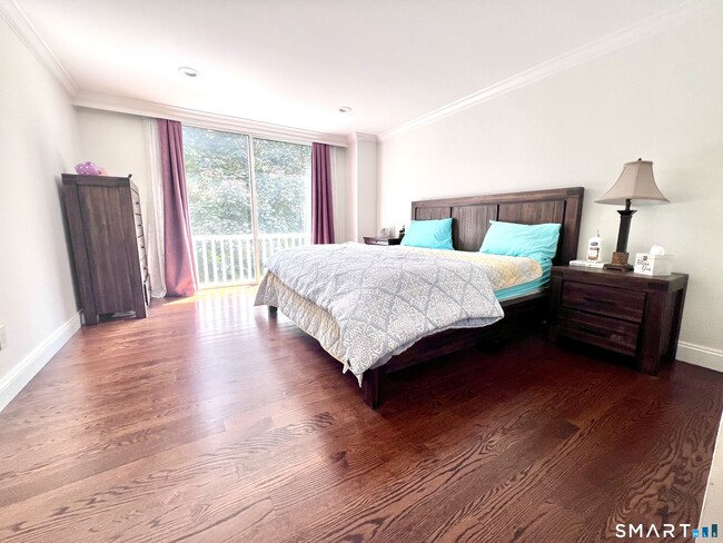 Building Photo - 32 Regents Pk