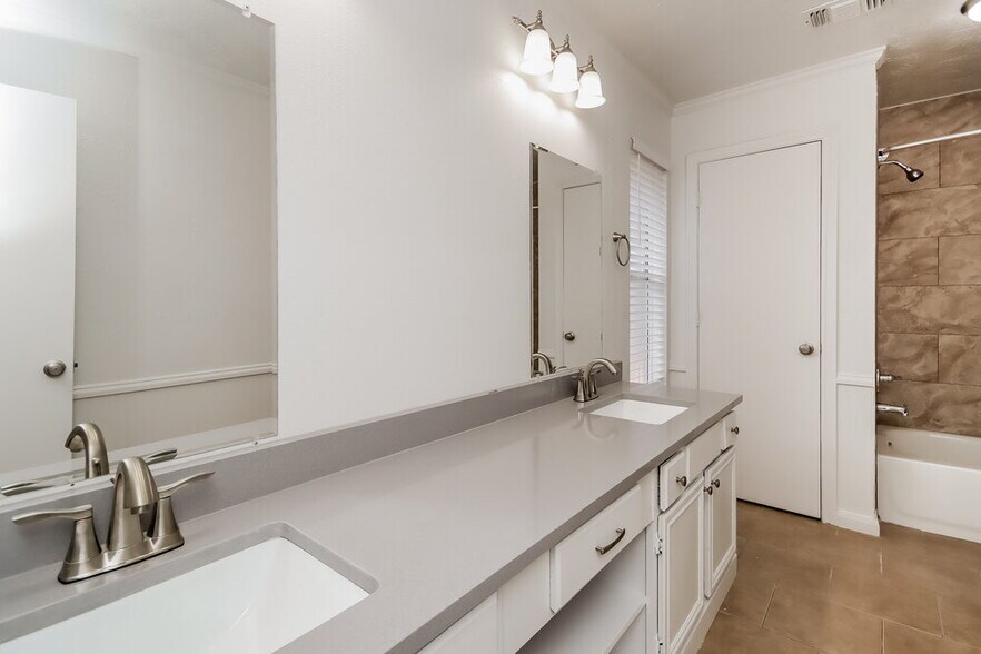 Building Photo - 4919 Bayboro Park Dr