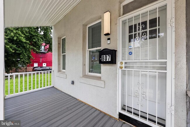 Building Photo - 807 N 42nd St
