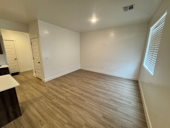 Building Photo - Beautiful 3 bed 2.5 bath Home!