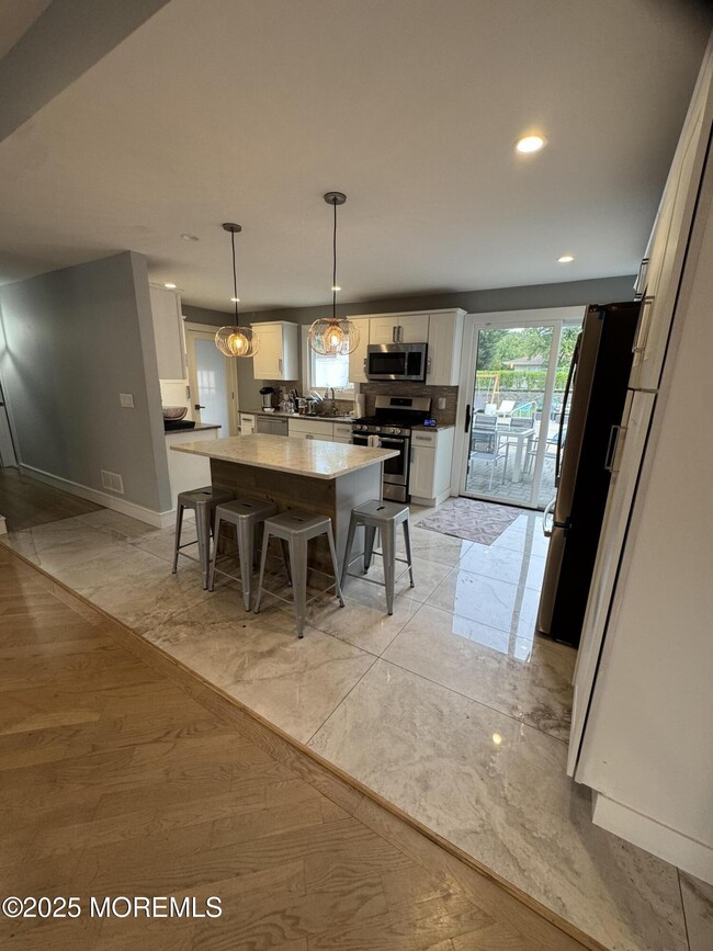 Building Photo - 259 Roosevelt Ave