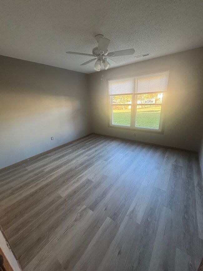 Building Photo - Z &amp; S Rentals, LLC