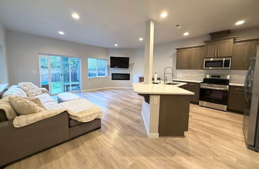 Building Photo - 8313 NE 134th Pl