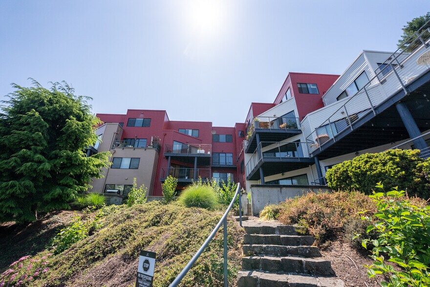 Building Photo - 710 NW Naito Pky