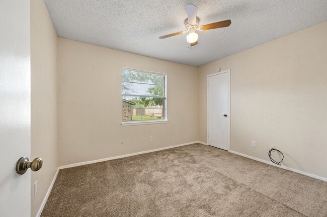 Building Photo - 6301 Sunnybrook Dr