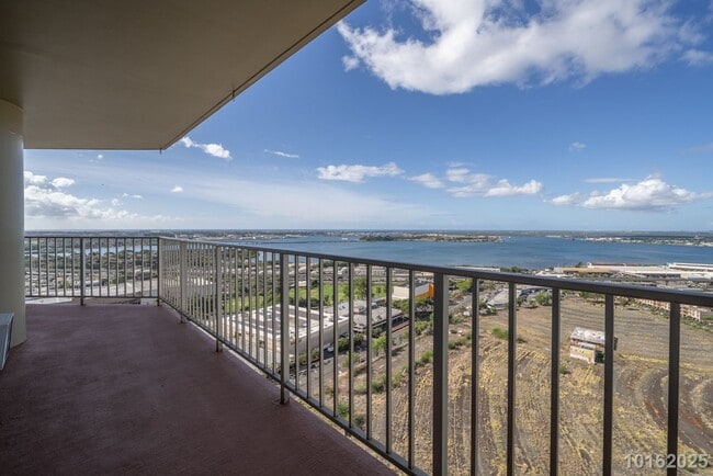 Building Photo - 2 Bed 2 Bath 2 Parking IN PEARL CITY
