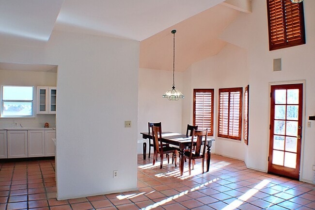 Building Photo - Beautiful Move-in Ready Home