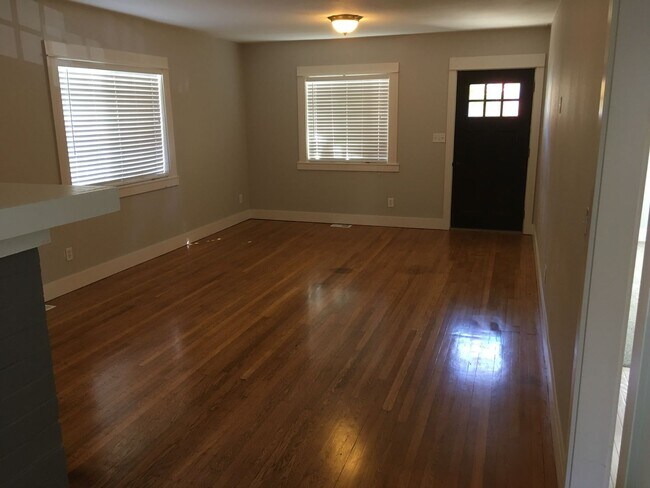 Building Photo - Updated 1930s Craftsman Duplex!