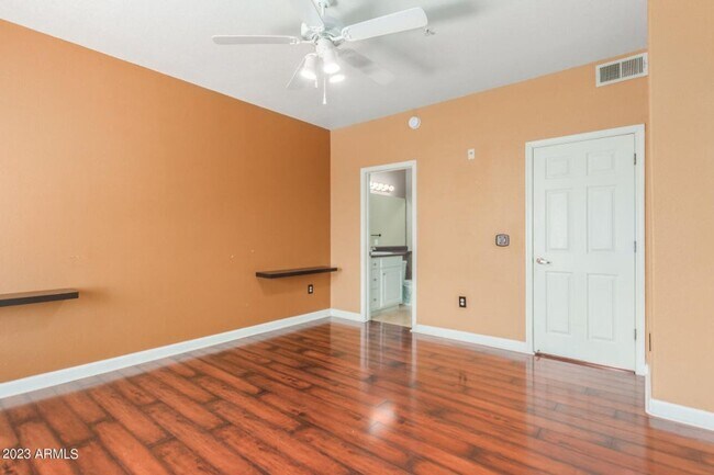 Building Photo - Amazing Townhome in Gated Community!