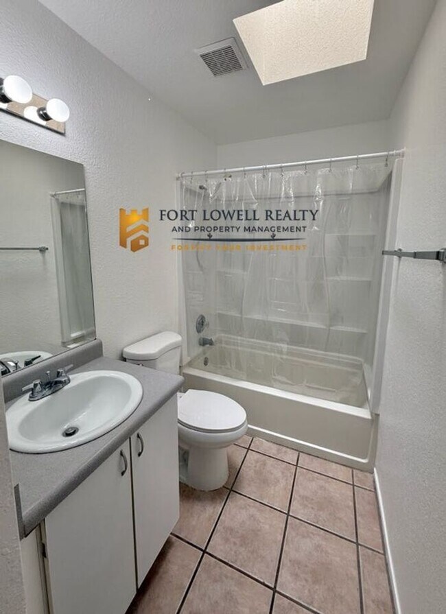 Building Photo - Charming three bedroom - two bathroom GREA...
