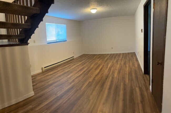 Building Photo - 1002