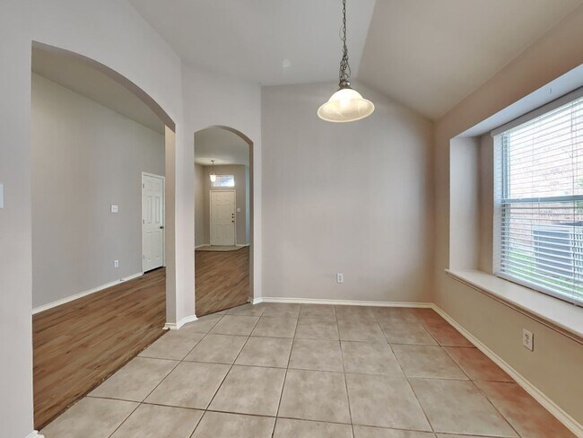 Building Photo - FANTASTIC HOME IN FORNEY!