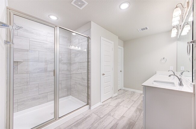 Building Photo - 812 Laguna Grn Ln