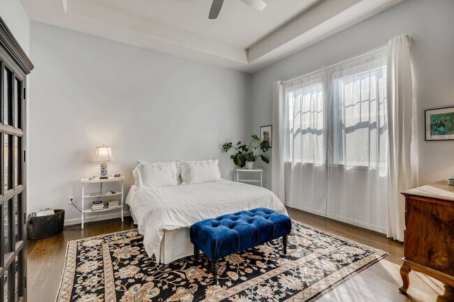 Building Photo - 1020 Ulster St